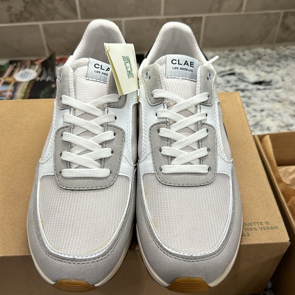 CLAE Joshua sneakers, 8.5 men’s, white and navy - Picture 5 of 7